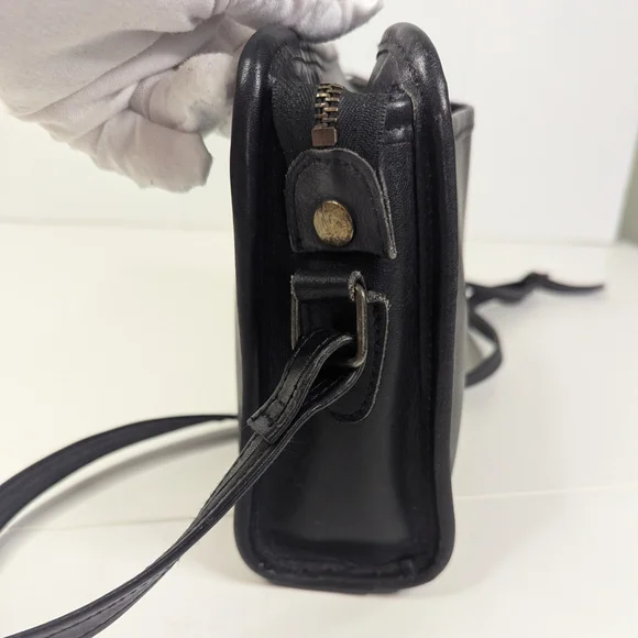 Wilson Pelle Studio Black Leather Crossbody Bag - Picture 12 of 15